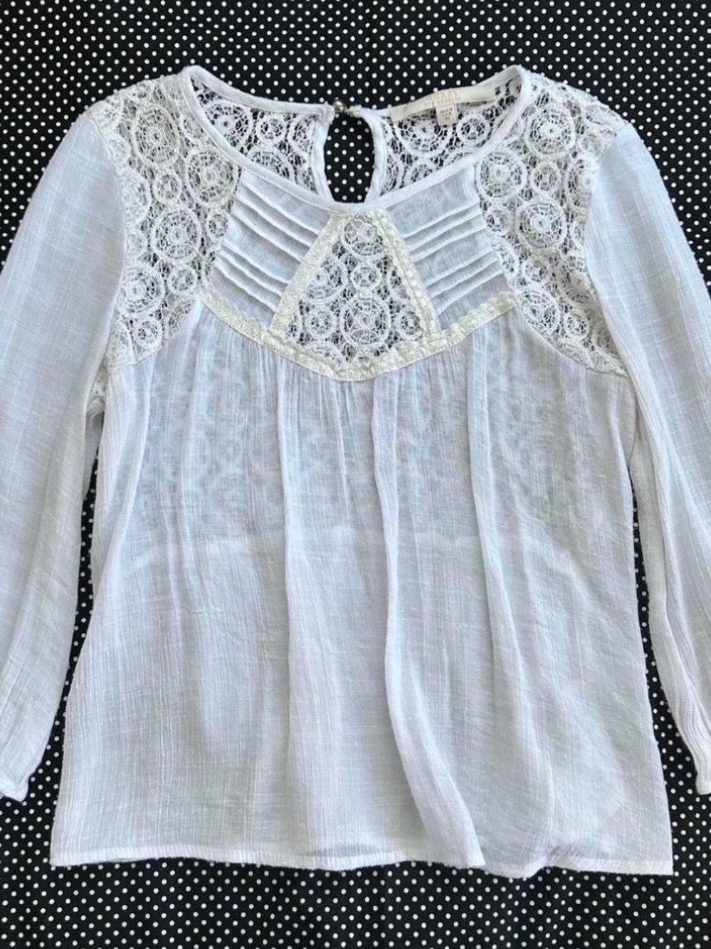 Women's White Lace Yoke Long-Sleeve Top